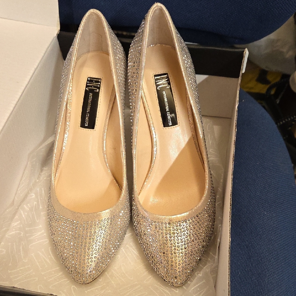 INC International Concepts Silver Heels Sparkly Formal Shoes SZ 6